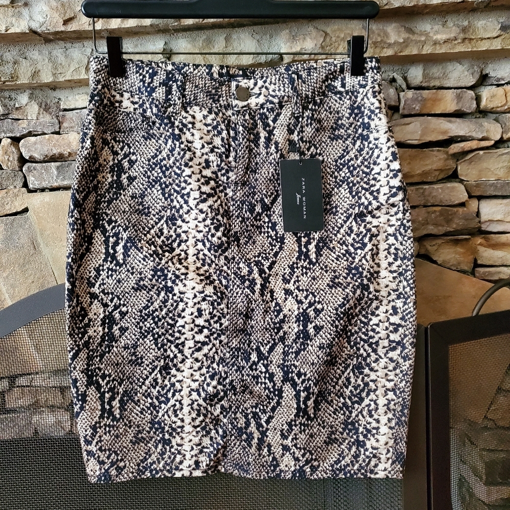 🆕 Zara snakeskin denim skirt